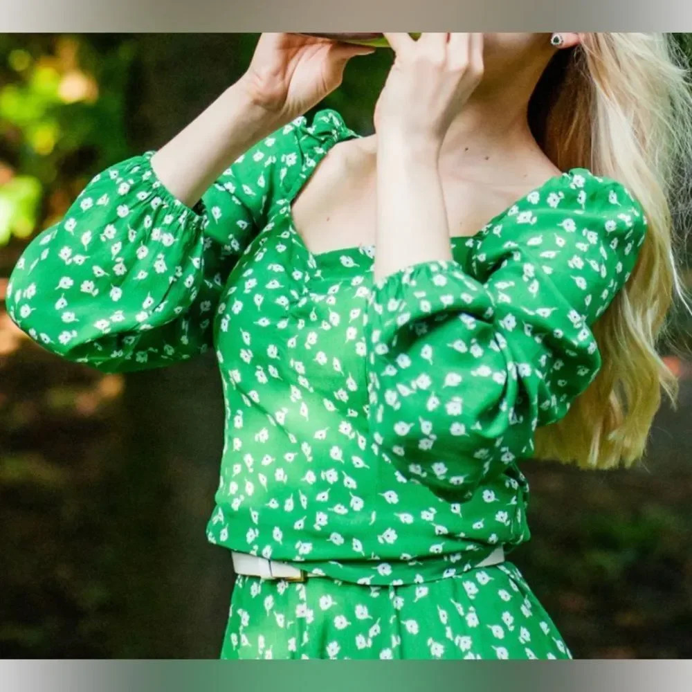 💚 Romantic Green Floral Puff-Sleeve Top 💚 - Picture 6 of 9